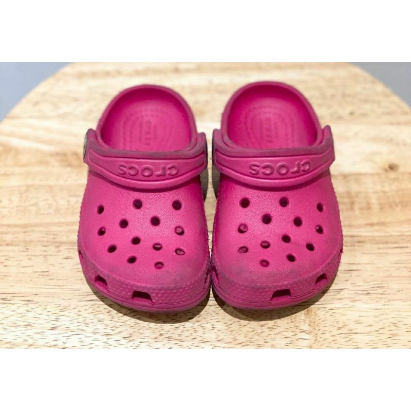 fuschia crocs