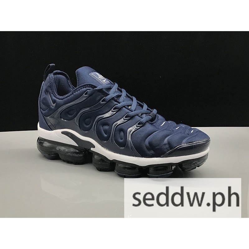 black and blue vapormax plus