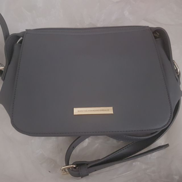 girbaud sling bag price