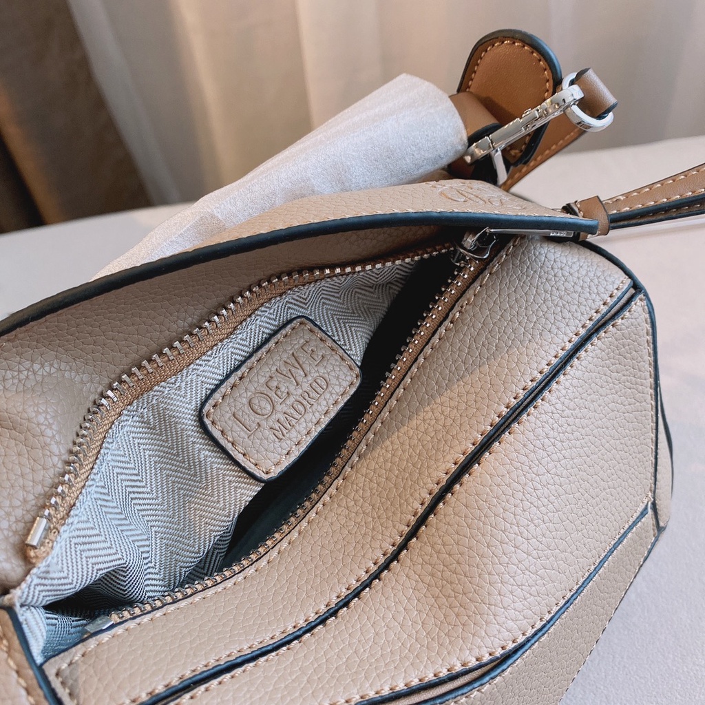お得な特別割引価格） LOEWE レザー 本革 プリーツ フレア ワンピース 