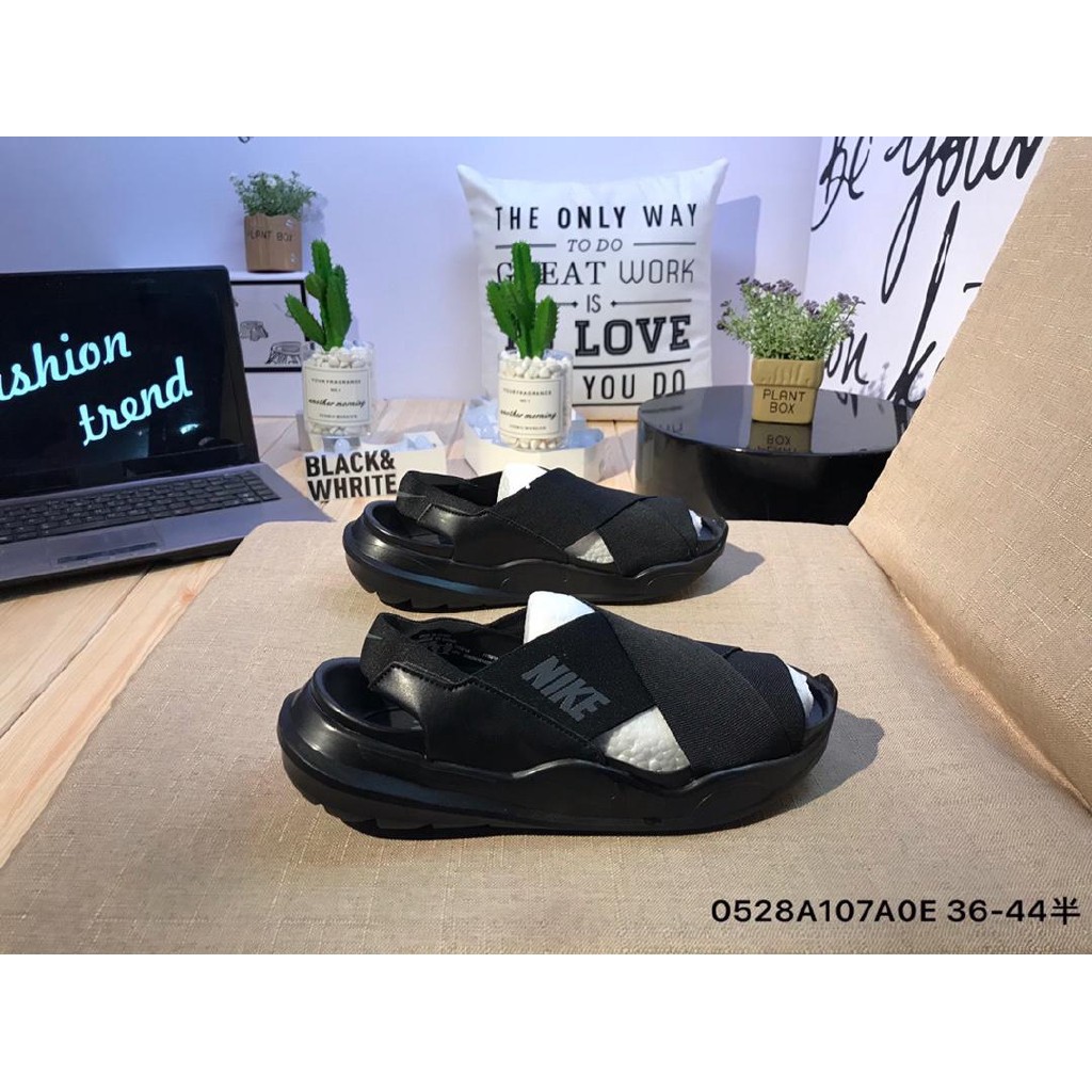 nike closed toe sandals mens