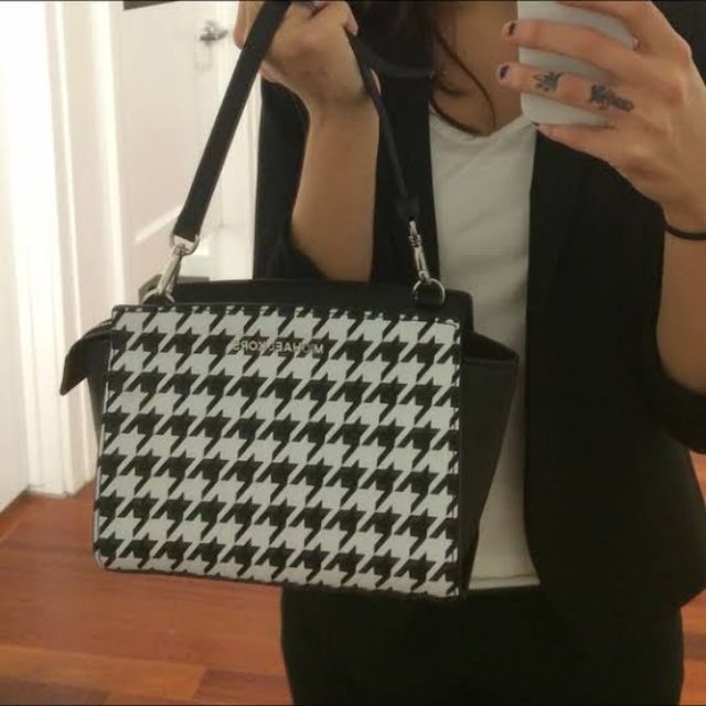 LIMITED ED. MICHAEL KORS SELMA BLK/WHT HOUNDSTOOTH SATCHEL | Shopee  Philippines