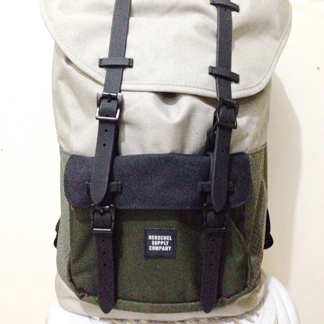 bag brand herschel