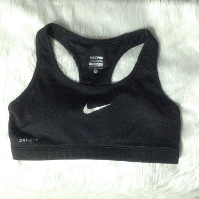 nike sports crop