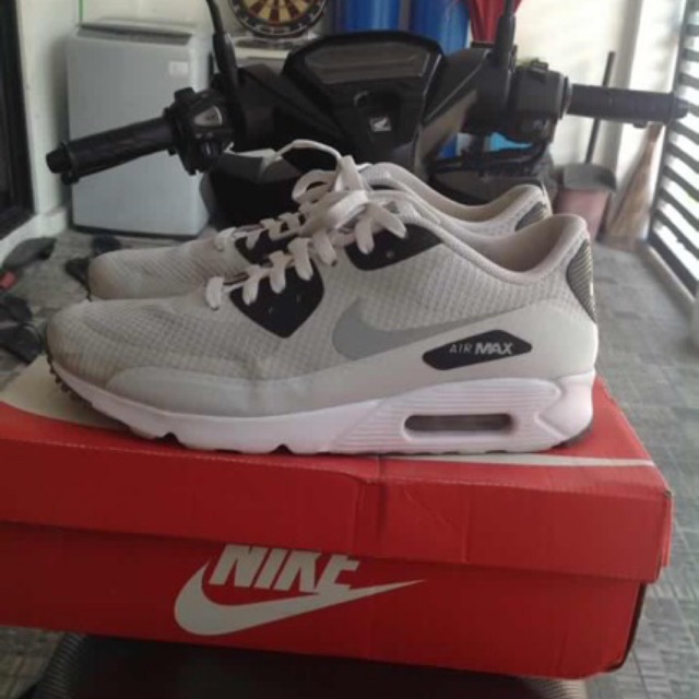 nike 90 ultra essential