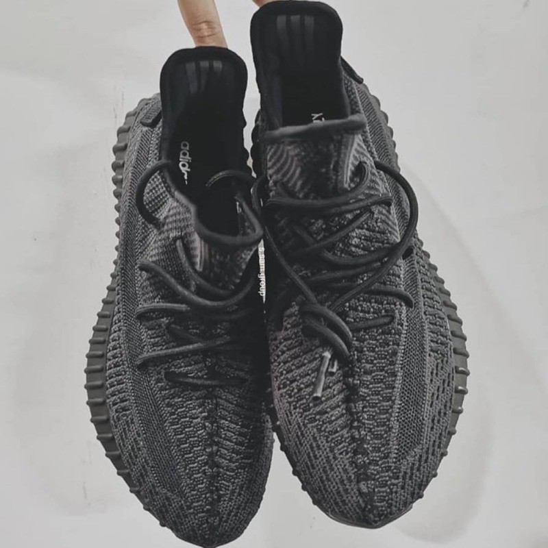 yeezy boost 350v2 black