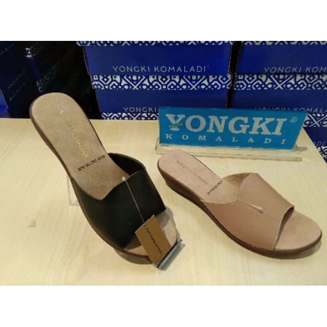 Women's SLIP Sandals (YONGKI KOMALADI) | Shopee Philippines