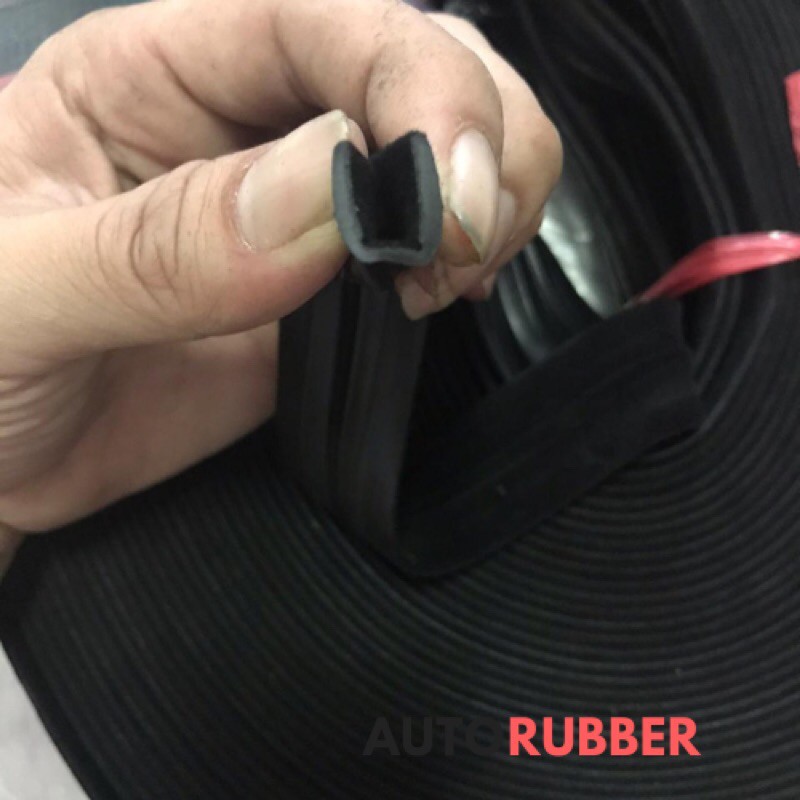 28mm x 1m U Shape Black Rubber Window Trim for Carry Kijang Zebra Car