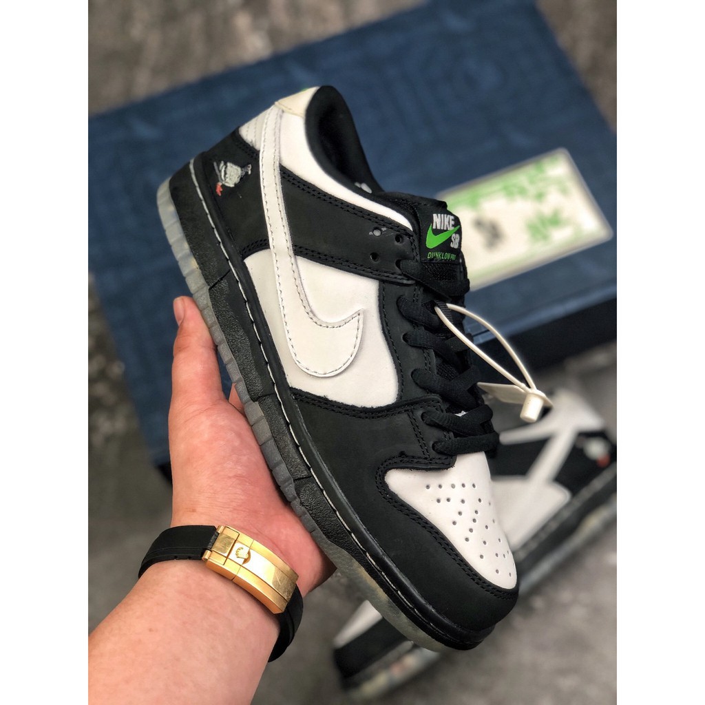 sb dunk low panda pigeon