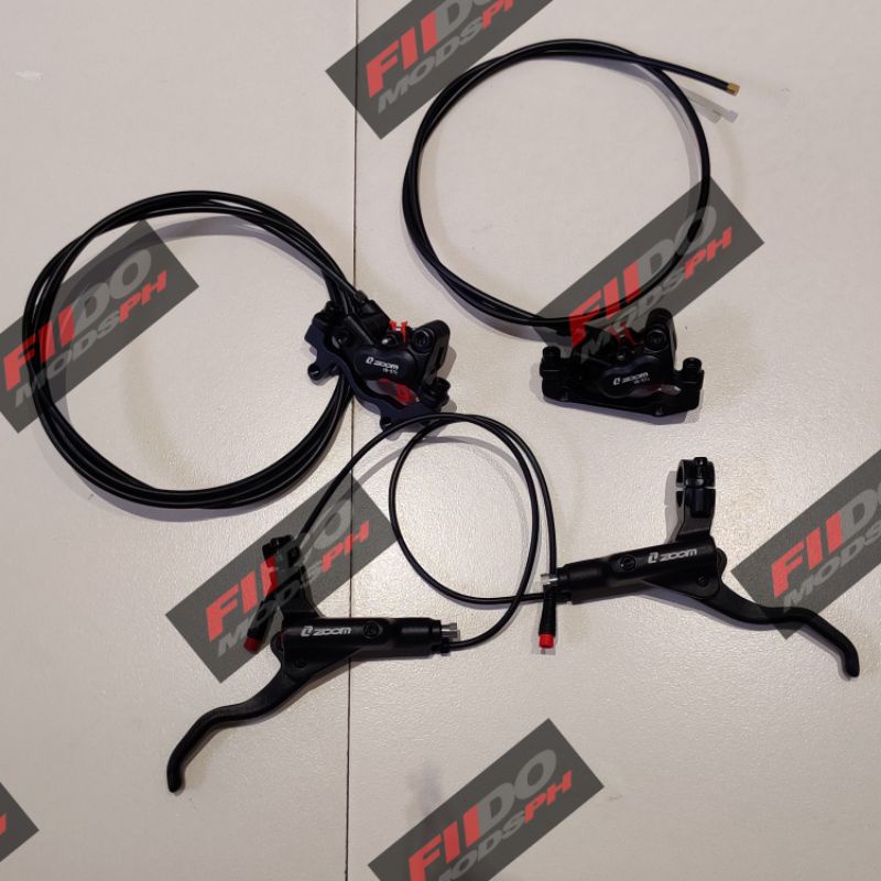 Zoom 4 Piston hydraulic brakes (F/R) with brake sensors (color Black