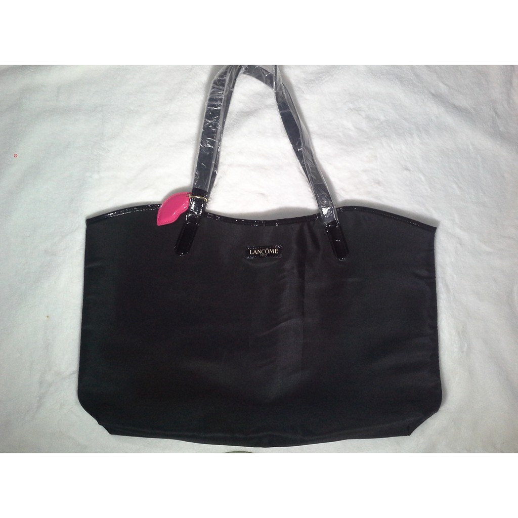 black tote with zipper