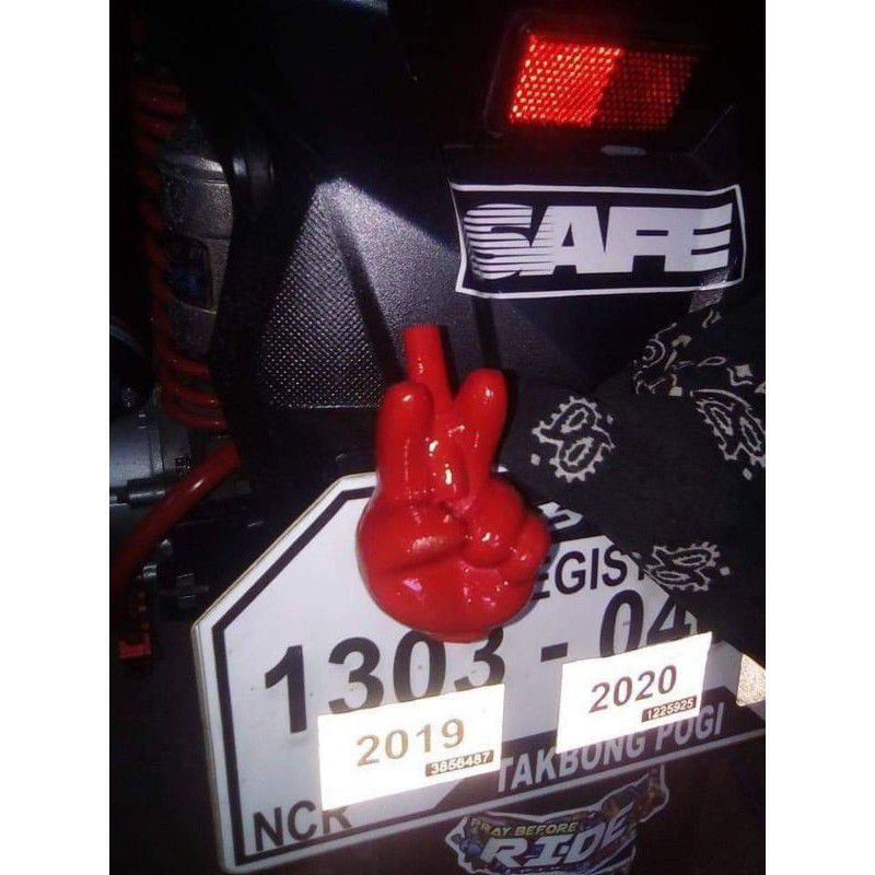 Plate Bolts, Dirty Finger, Thumbs Up, DU30, Triskelion — view 5