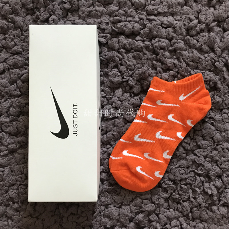 female nike socks
