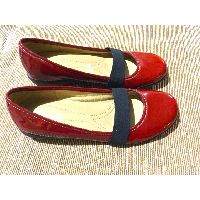 naturalizer red flat shoes