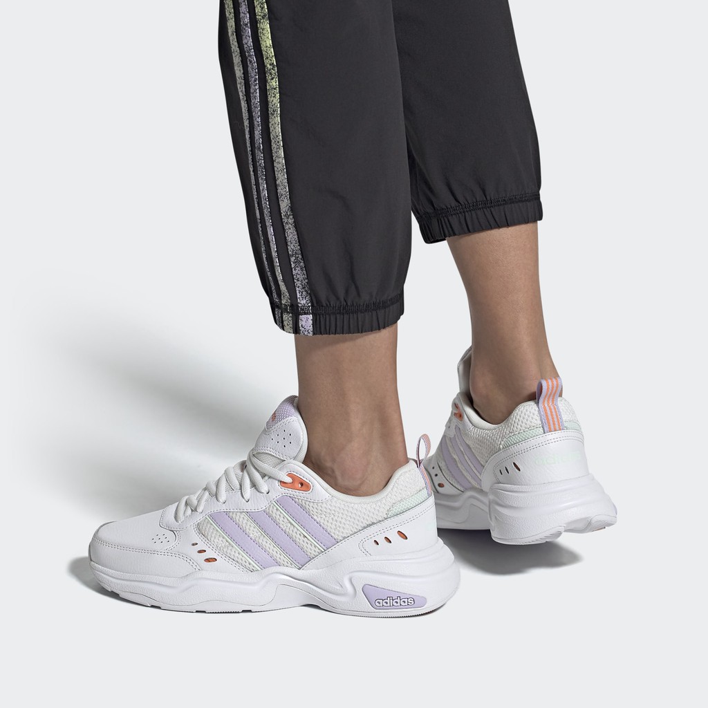 sneaker strutter adidas