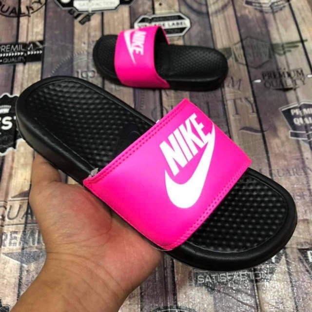 nike hot pink slides