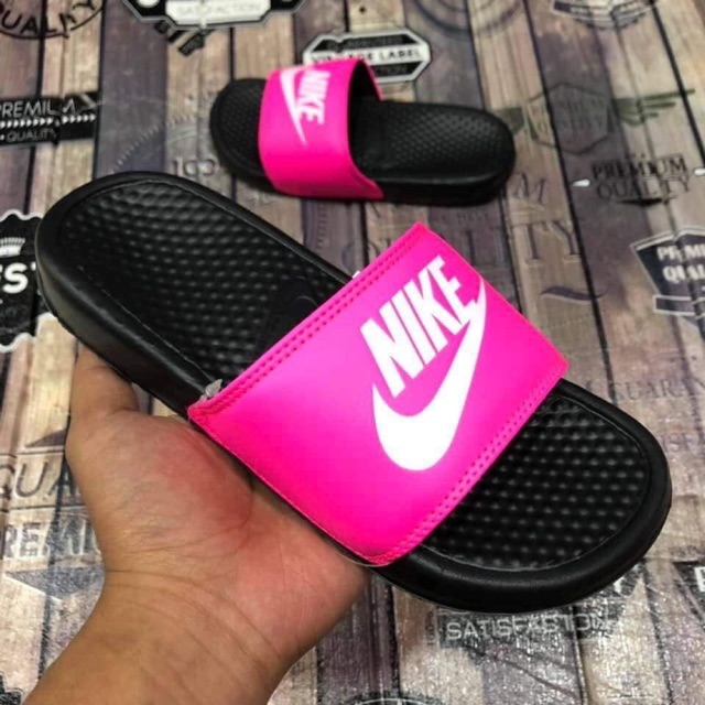 nike slides women pink