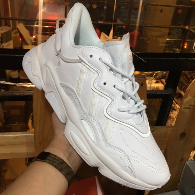 ozweego triple white