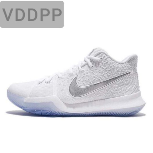 white nike basketball shoes
