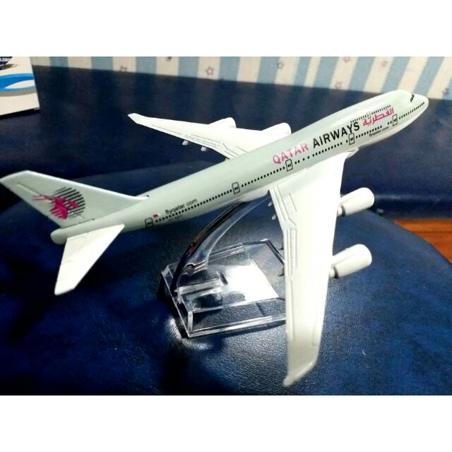 qatar airways diecast model