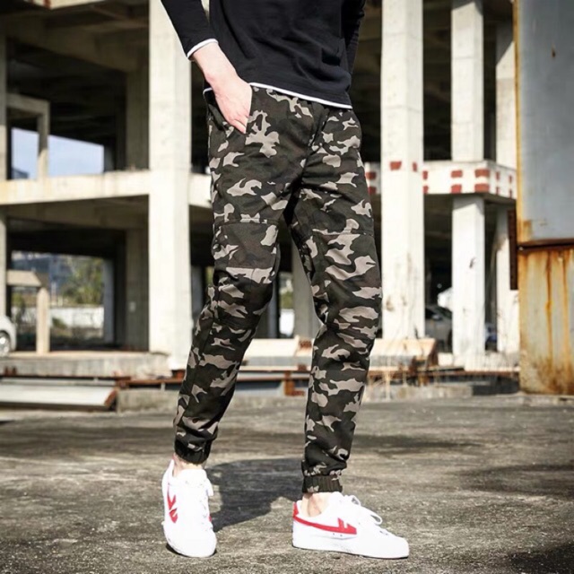 camo jogging pants