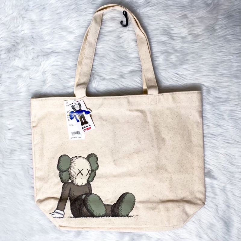 Brand New And Authentic Uniqlo KAWS Summer Edition Tote Bag (01 Off White) Shopee Philippines