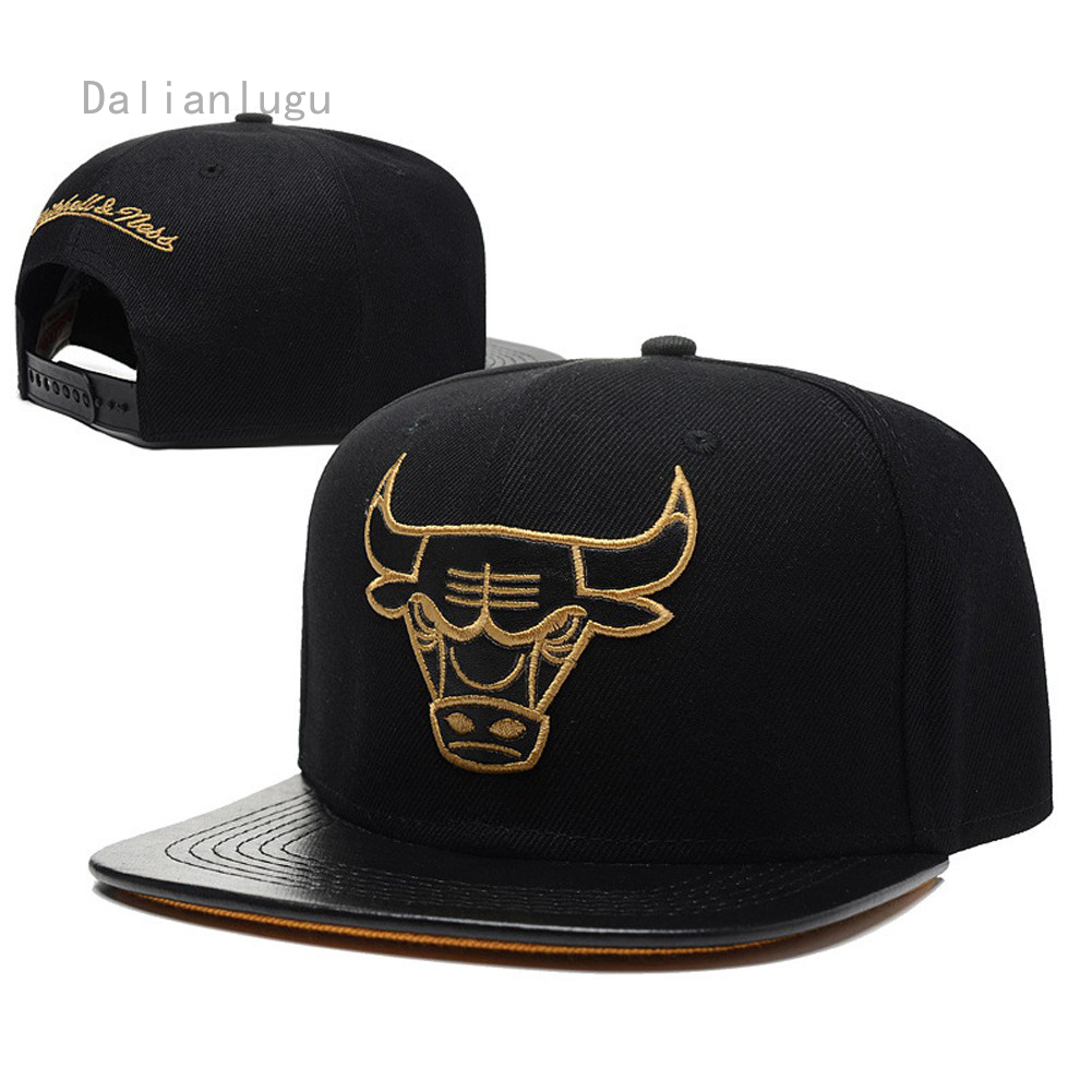 Кепка bulls. Кепка Chicago bulls. Бейсболка Mitchell & Ness Chicago bulls. Кепка Chicago 1996. Кепка Chicago bulls черная.
