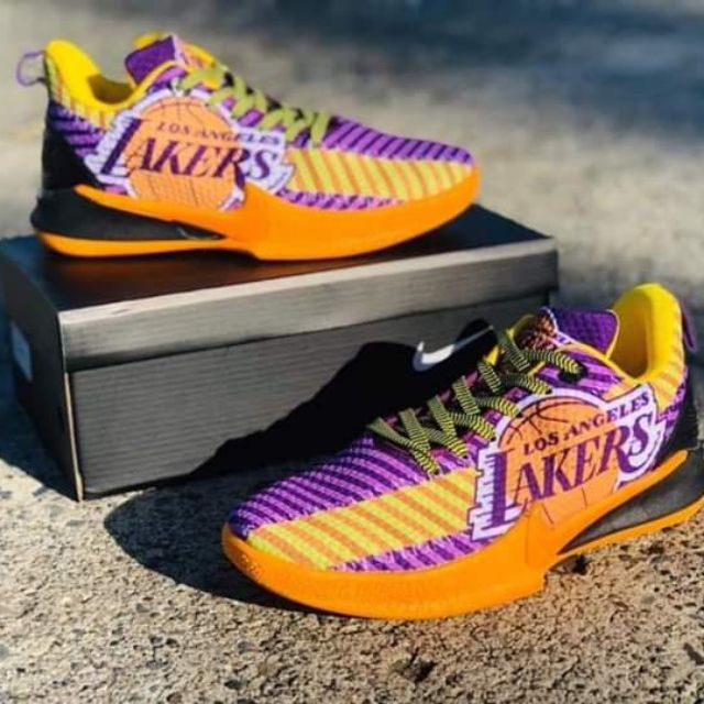 lakers shoes nike