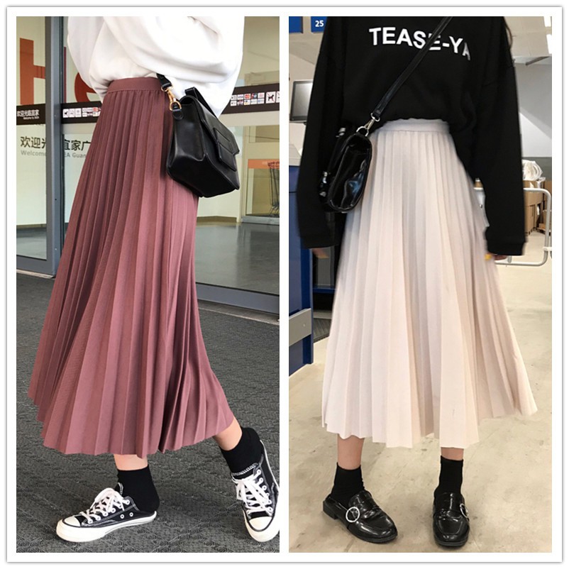 long black skirt pleated