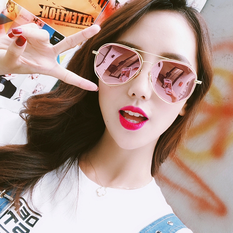 fashionable women's sunglasses