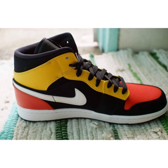jordan 1 mid amarillo
