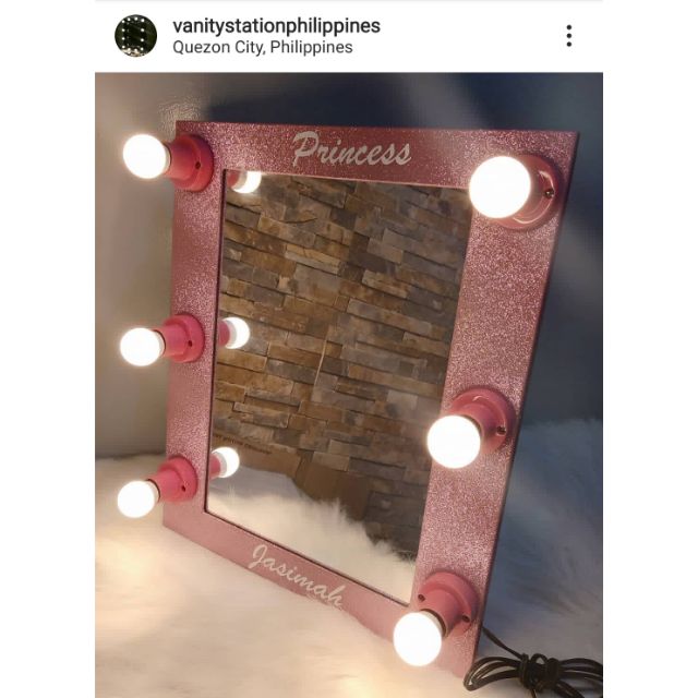 makeup artist mirror