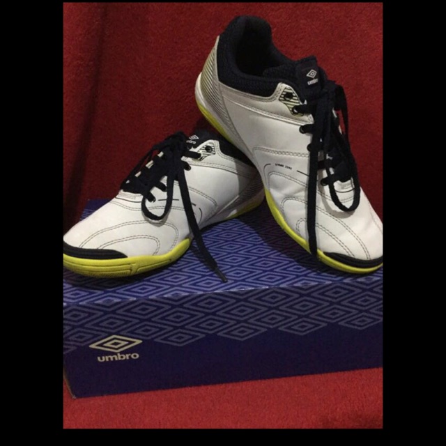 umbro tennis shoes