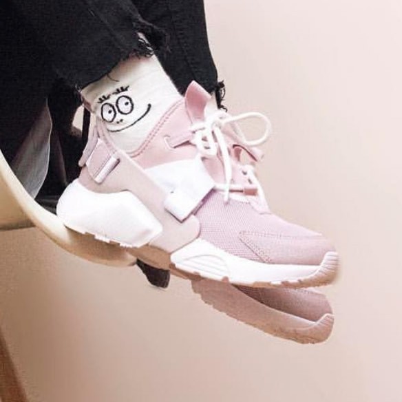 nike huarache city low pink