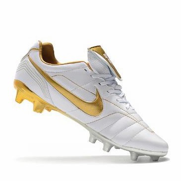 r10 soccer cleats