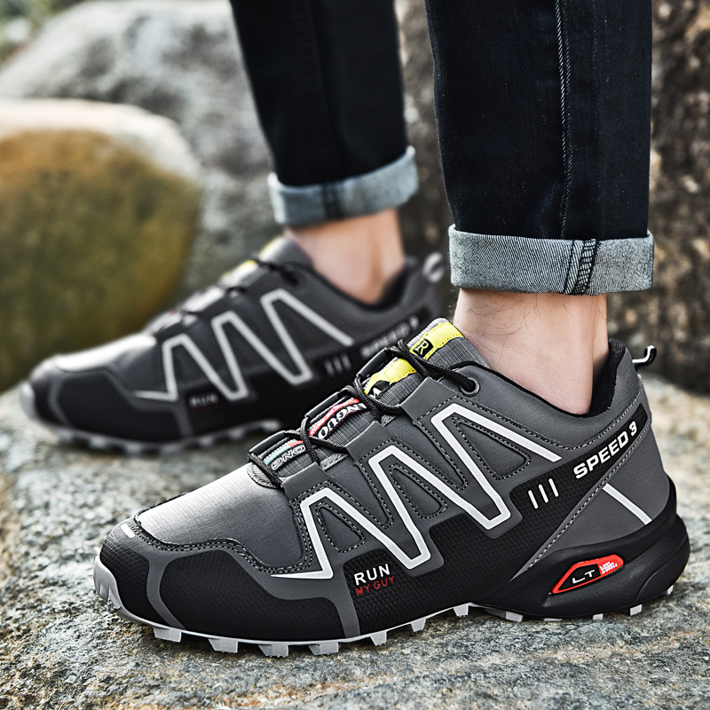 sports shoes for trekking