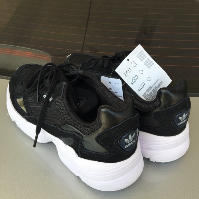 Adidas Falcon (Kylie Jenner) ORIGINAL Adidas Falcon (Kylie Jenner) ORIGINAL