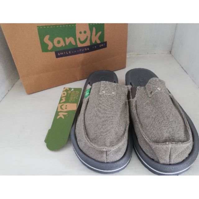sanuk shopee