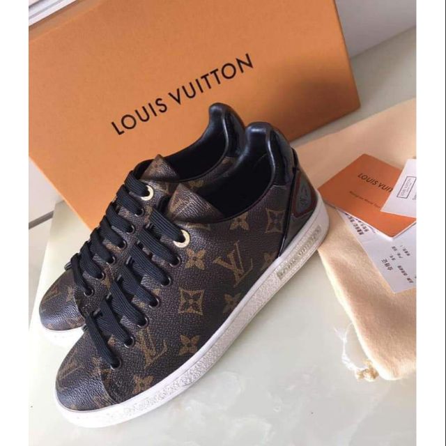 sneaker frontrow