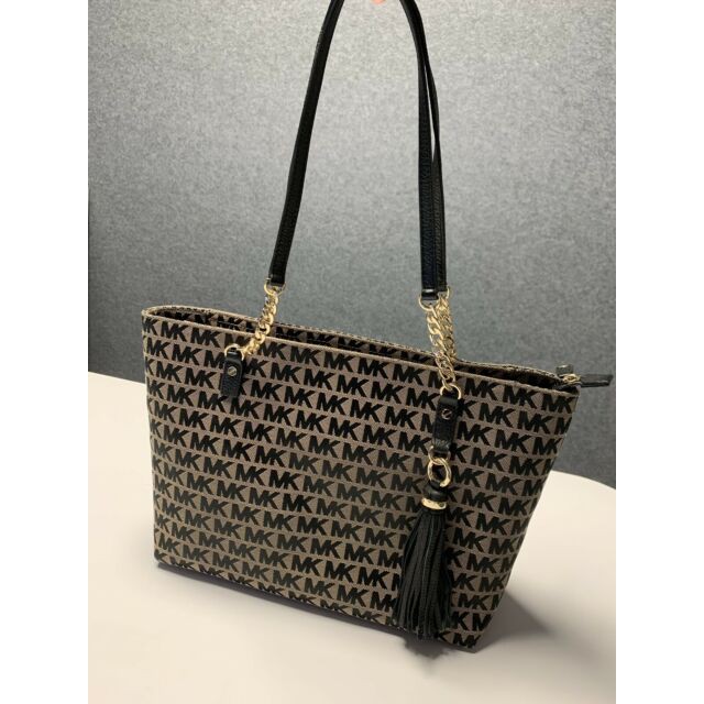 Total 57+ imagen michael kors black tassel Abzlocal.mx