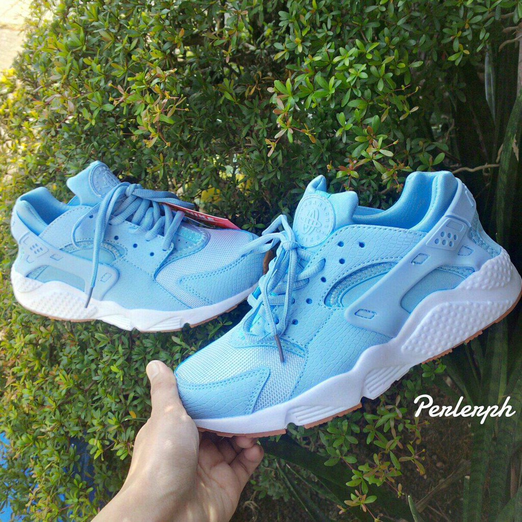 nike huarache sky blue