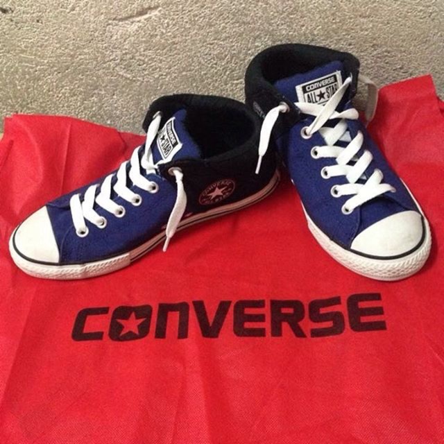 chuck taylor all star axel mid