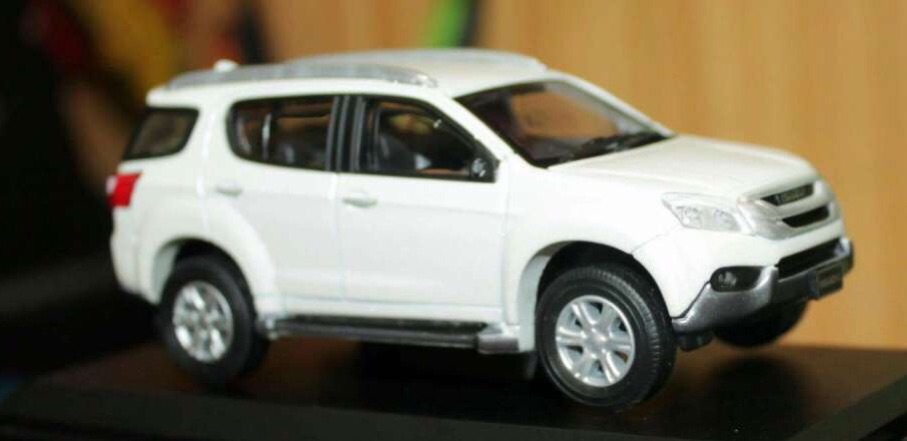 isuzu mux diecast model