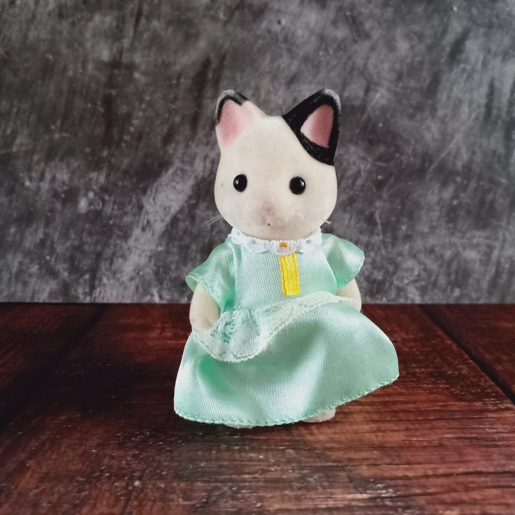 Sylvanian Families Calico Critters Tuxedo Cat Family Natalie Marlowe ...