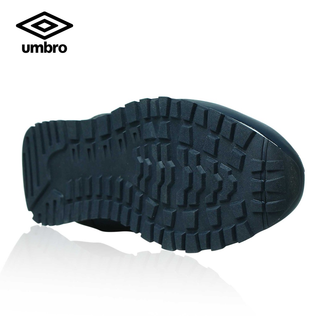 umbro walking shoes