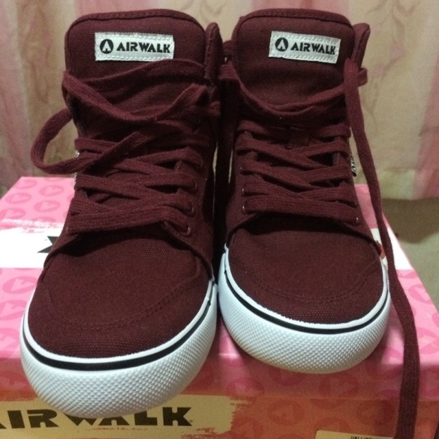 airwalk maroon shoes