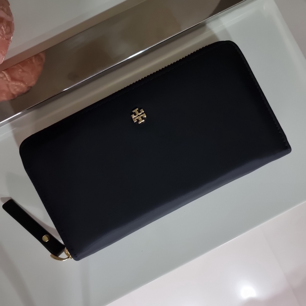 Tory Burch Robinson Zip Continental Wallet in Black Nylon Plain Design