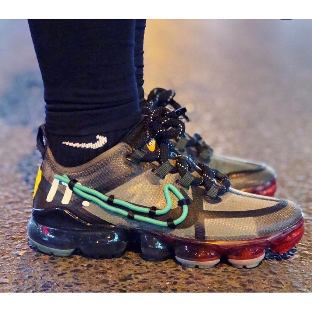 nike vapormax smiley face