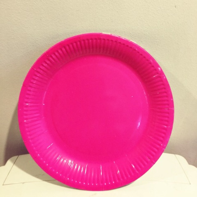 Plain fuschia pink paper plates (10 pcs 