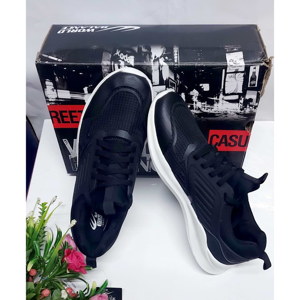 world balance running shoes for men
